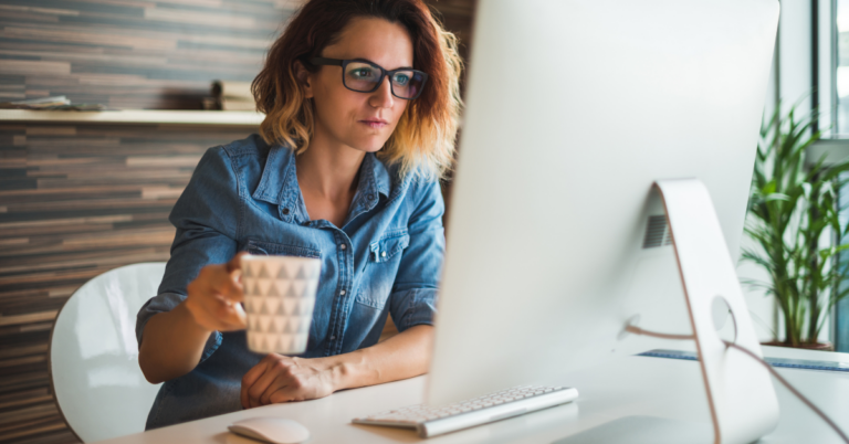 women on computer | Honor Credit Union | Honor Credit Union