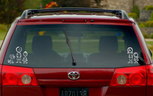image of a stick figure family on a rear windshield of a vehicle | Honor Credit Union