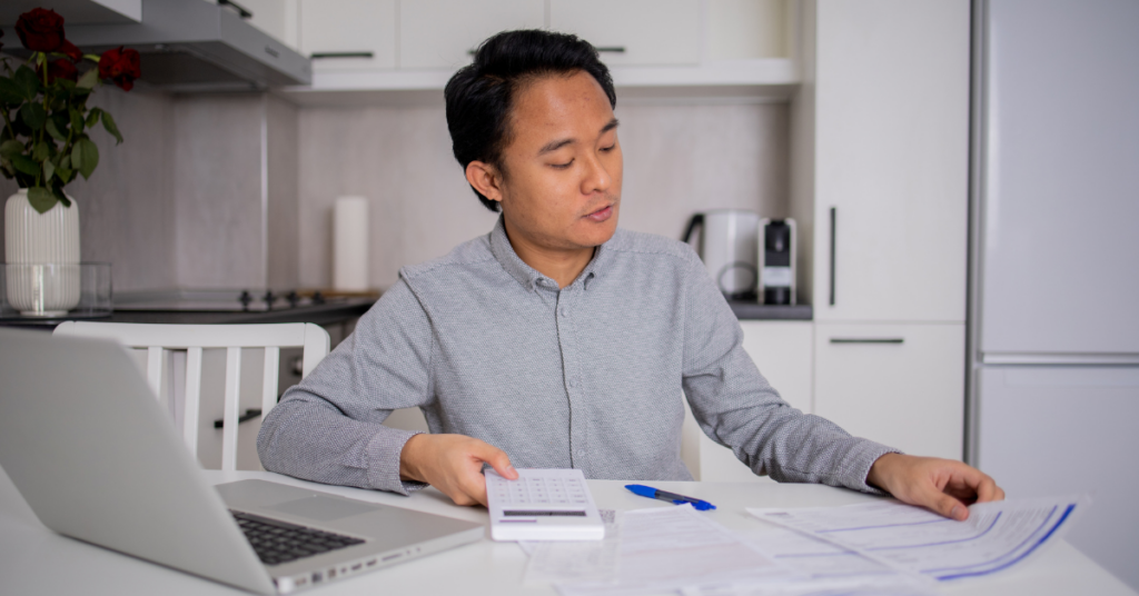 man filing taxes | Honor Credit Union