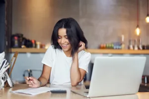 woman doing accounting work at a desk | Honor Credit Union