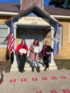 Teacher Awards Winner Kristen Morlock from Coloma Riverside with Honor team members | Honor Credit Union