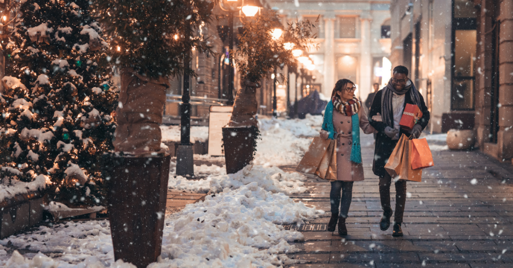 couple shopping in snowy weather | Honor Credit Union