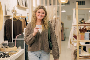 young women shopping holding an Honor credit card | Honor Credit Union