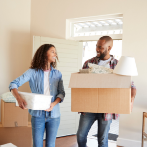 Couple Moving | Honor Credit Union