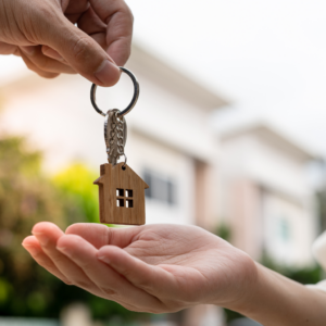 House keys being handed to buyer. | Honor Credit Union