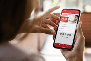 person looking at a phone with the honor mobile app showing on the screen | Honor Credit Union