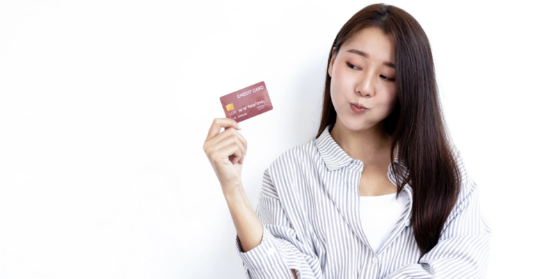 women holding a credit card | Honor Credit Union | Honor Credit Union